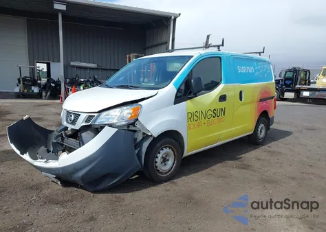 2014 Nissan Nv200 Sv z USA, uszkodzony, nr VIN 3N6CM0KN5EK691162